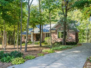 2105 Chancel Ct, New Berlin, WI 53151