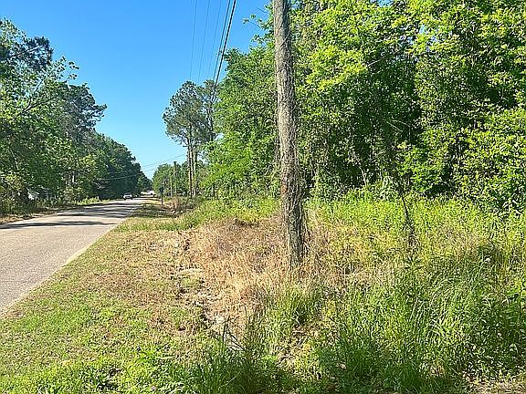 2nd image of 3rd Avenue Woodland
