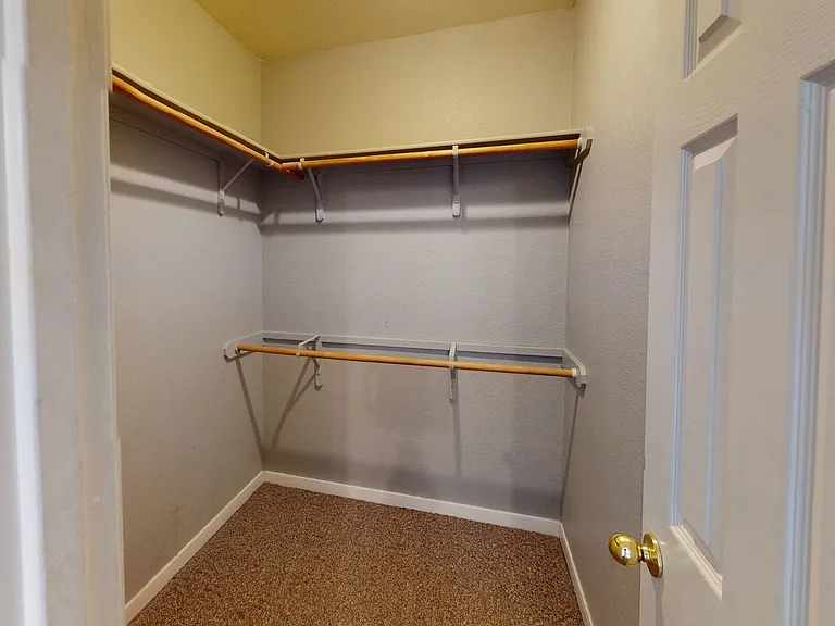 2406 S University Parks Dr — Photo 14