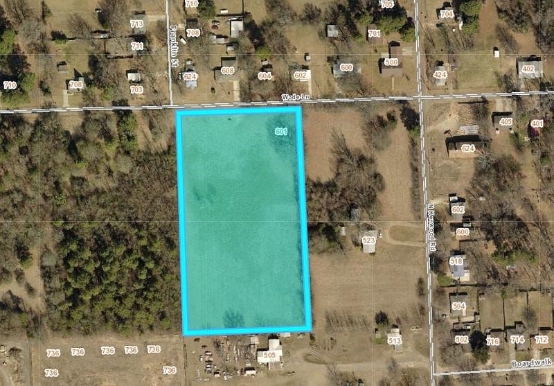 2nd image of 601 Wade Ln