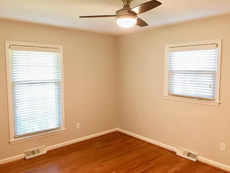 836 Surrey Ln — Photo 14