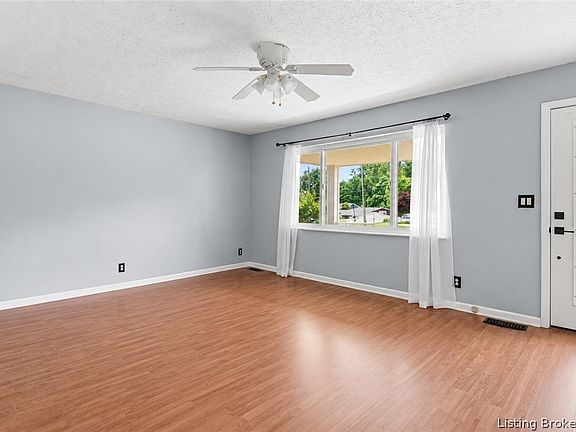 3rd image of 112 Cheryl Drive