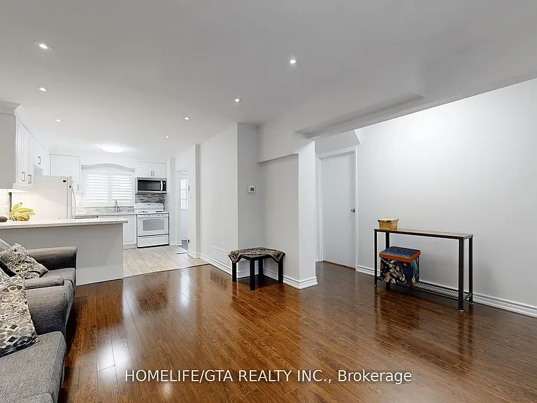 8 Whiteleas Ave — Photo 10