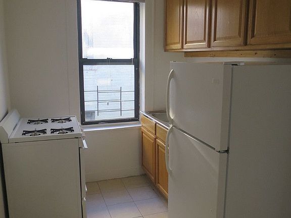 5th image of 2143 27th St APT D1