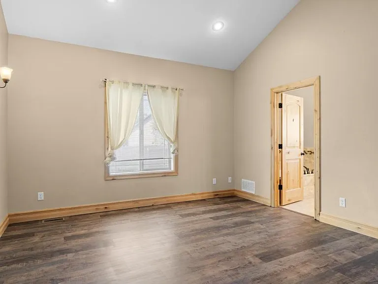 2612 Eastview Dr — Photo 19