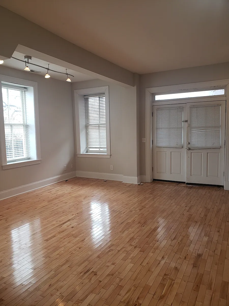 Building Photo - 1814 Sidney St #2