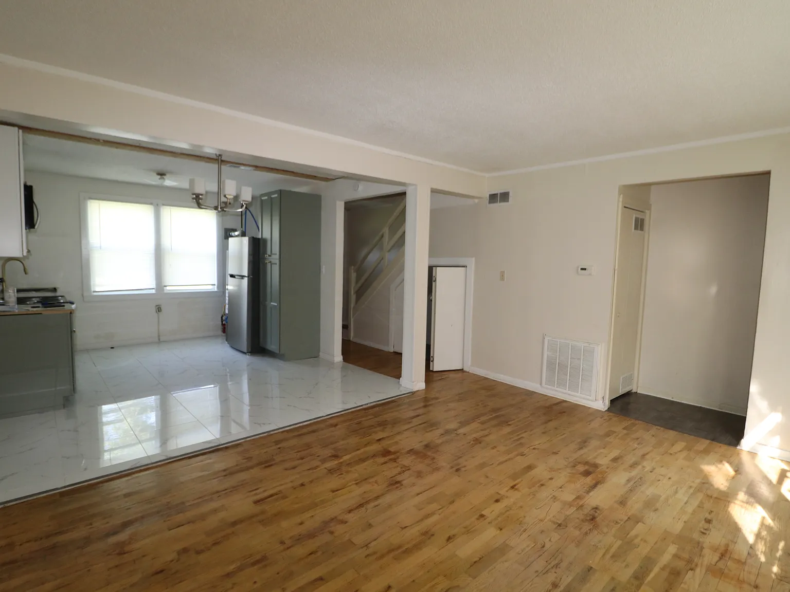 3 bed, 900 sqft, $800 — Photo 4
