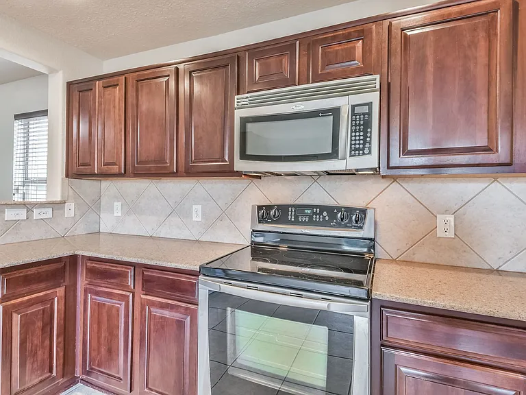 29315 Hickory Terrace Dr — Photo 20