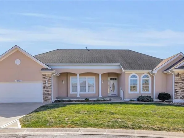 22621 Cole Ct, Peculiar, MO 64078