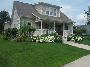 658 Indian Path Rd, Grayslake, IL 60030