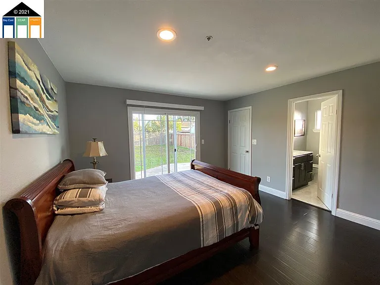 6952 Graham Ave — Photo 4