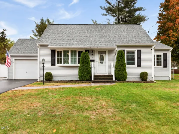 5 Oakwood Drive, Albany, NY 12205