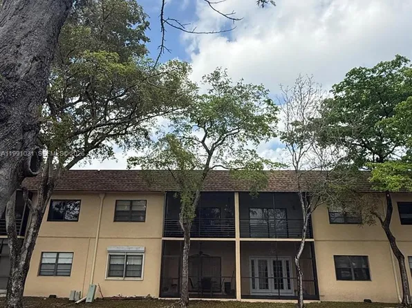 2 Briarwood Cir APT 212, Hollywood, FL 33024