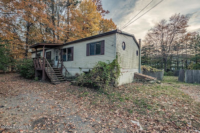 2nd image of 100 Holly Lane