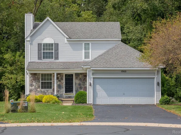 1065 Yorick Path, Wixom, MI 48393