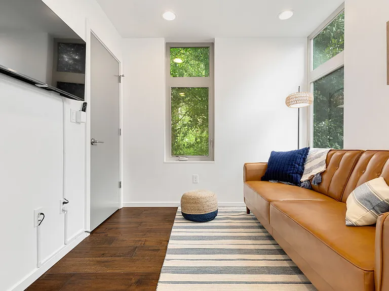 921 10th Ave E #B — Photo 12