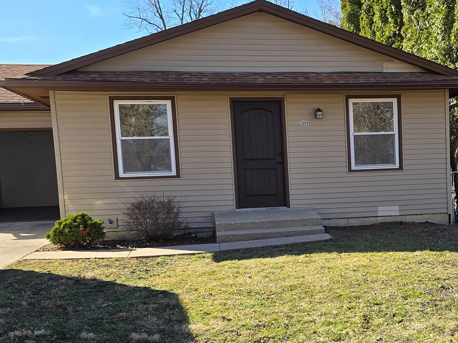 3 bed, 1000 sqft, $1,850 — Photo 1