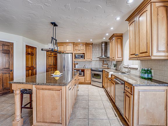 3rd image of 8088 W Canyon Rd