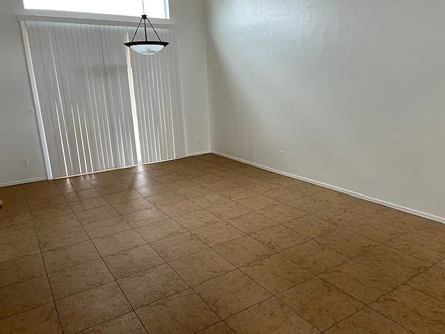 3 bed, 2.5 bath, 1493 sqft, $1,600 — Photo 3