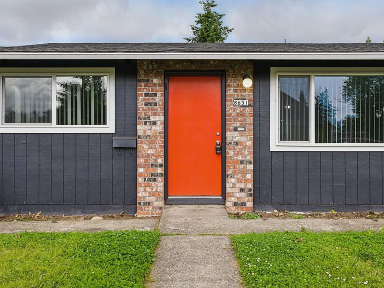 Comfort & Convenience in the Heart of Lents! — Photo 18