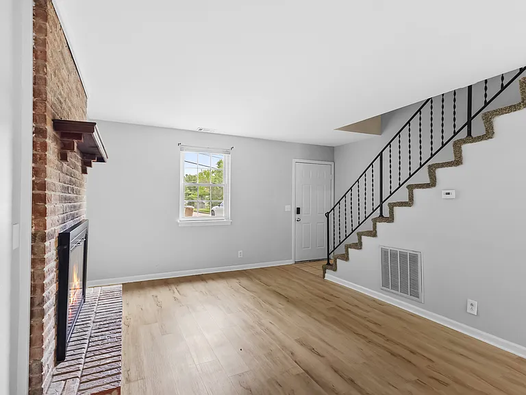 411 Williams Ave #D — Photo 8