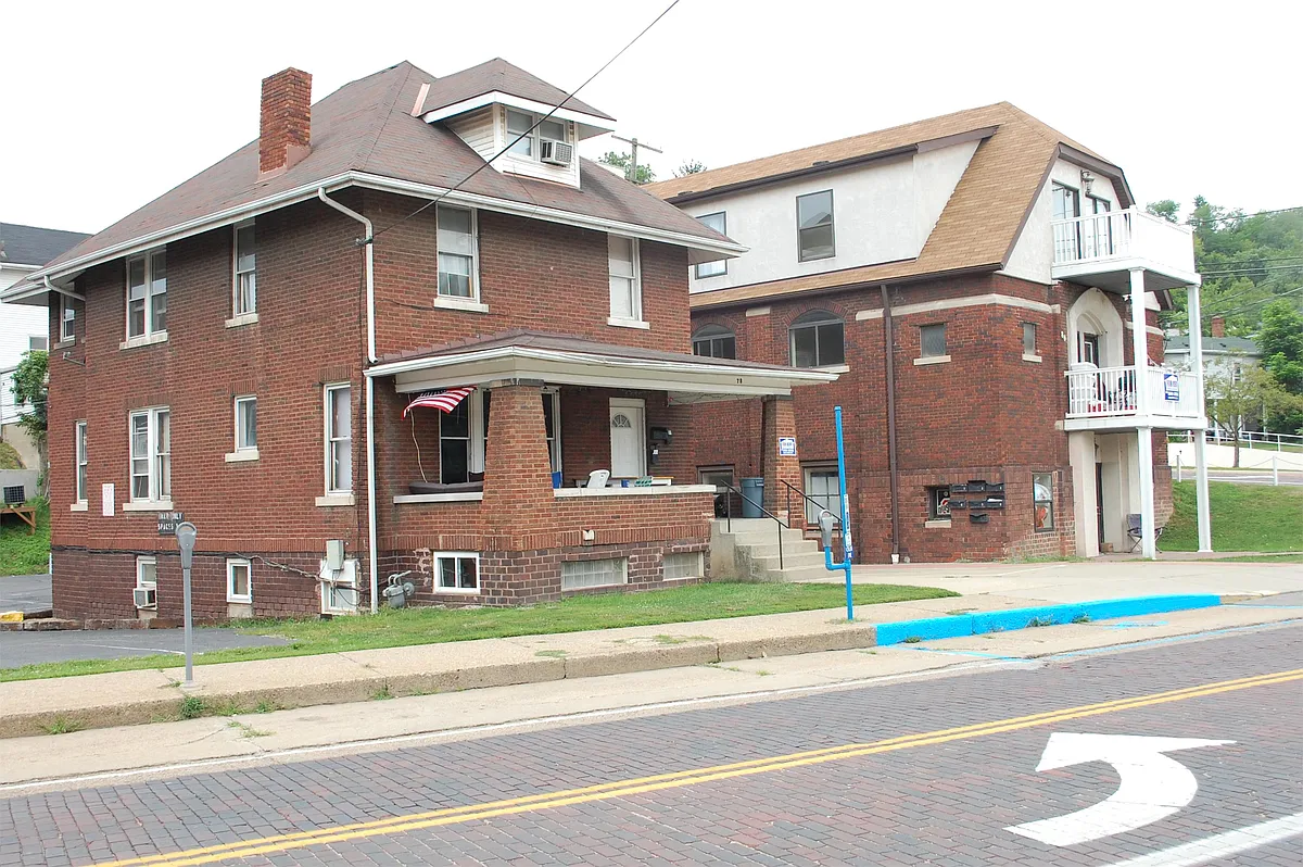 Photo 2 of 2 - 78 E State St #B - Athens, OH Building Photo - 78 E State St #B