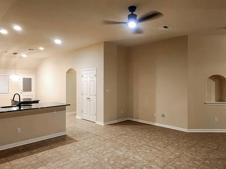 705 Wiltshire Dr — Photo 5