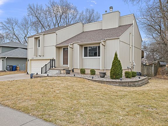 2nd image of 4590 Apple Valley Dr