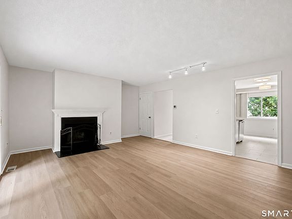 5th image of 148 Conestoga Way #148