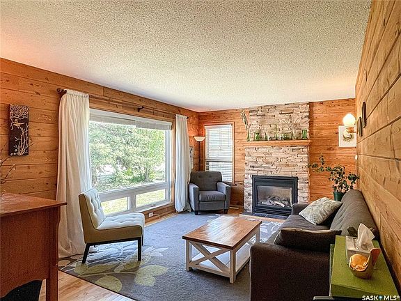 2nd image of 505 2nd St E