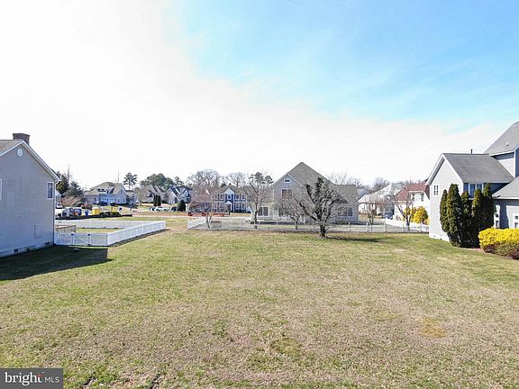 4th image of 130 E Buckingham Dr