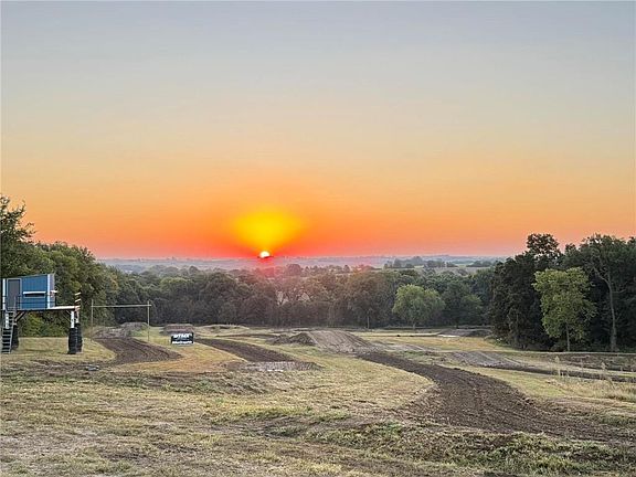 5th image of 3240 Redbud Rd