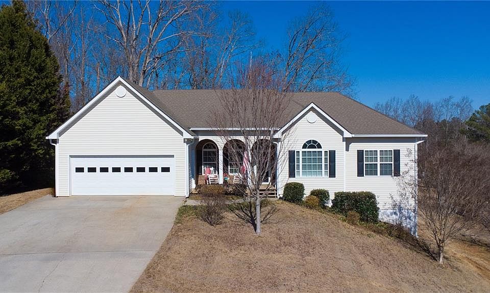 1st image of 258 Woodland Cir