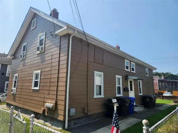 10 Douglas St, West Warwick, RI 02893