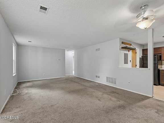 4th image of 14-3 Sacramento Court