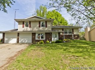 6 Ivy Glen Dr, Chatham, IL 62629