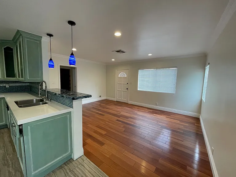 7449 Tujunga Ave — Photo 3