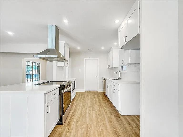 1st image of 3725 Kelvin Ave