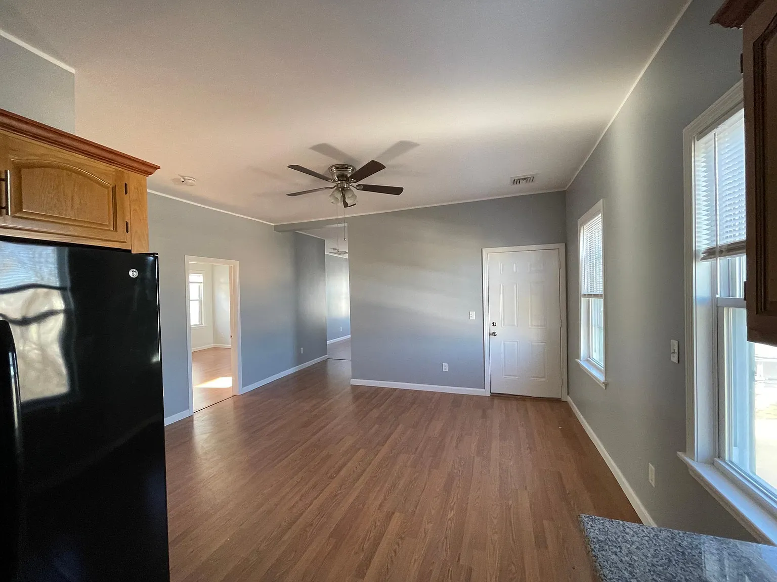 3 bed, 1000 sqft, $1,700 — Photo 4