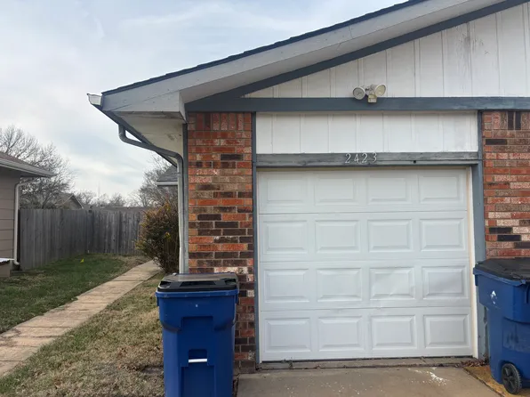 2423 N Farmstead St, Wichita, KS 67220