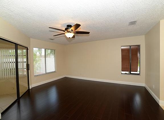 Home For Sale In Rainberry Park