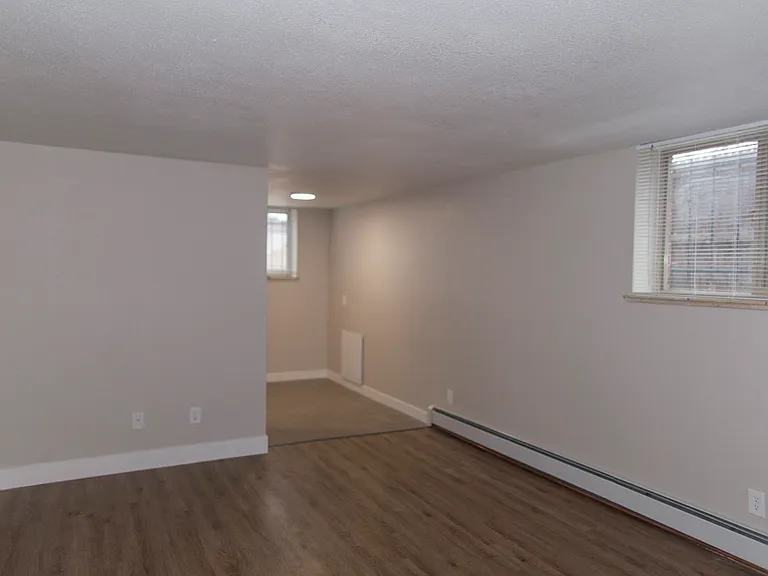 21 Logan — Photo 29