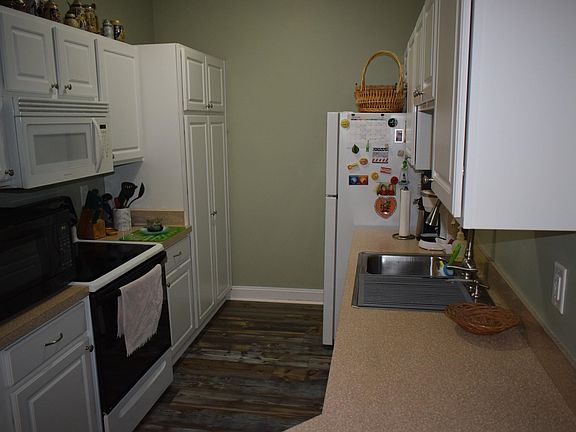 5th image of 239 Portsmith Dr. #2