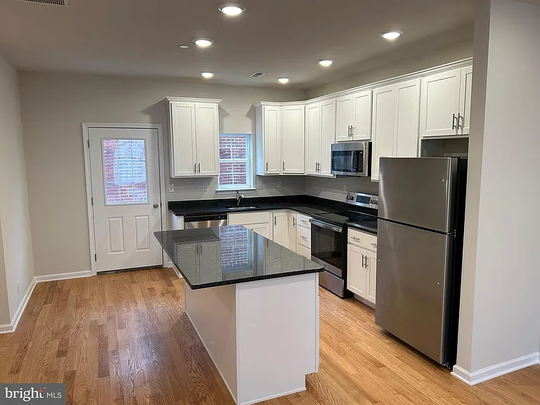 1057 Easton Rd #B — Photo 3