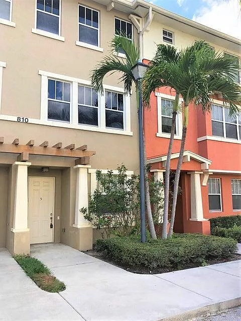 2 bed, 2.5 bath, 1448 sqft, $2,800 — Photo 2