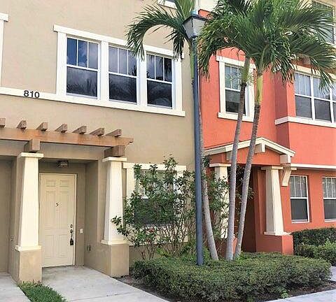 2nd image of 810 Marina Del Ray Ln Unit 5