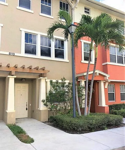 810 Marina Del Ray Ln #5 — Photo 2