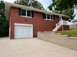 1806 Cedar Hill Rd, Jefferson City, MO 65109