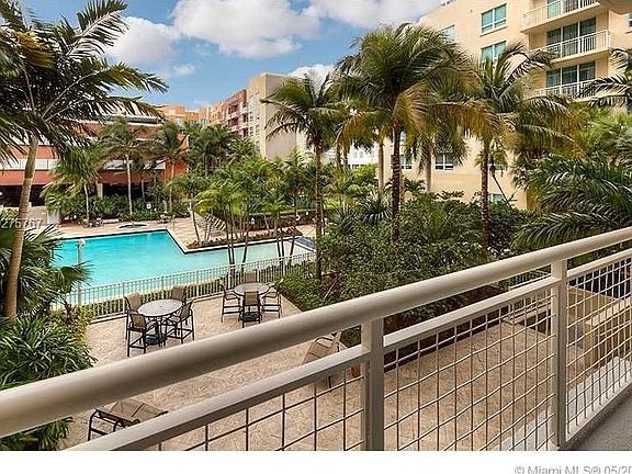 3rd image of 2000 N Bayshore Dr APT 0404