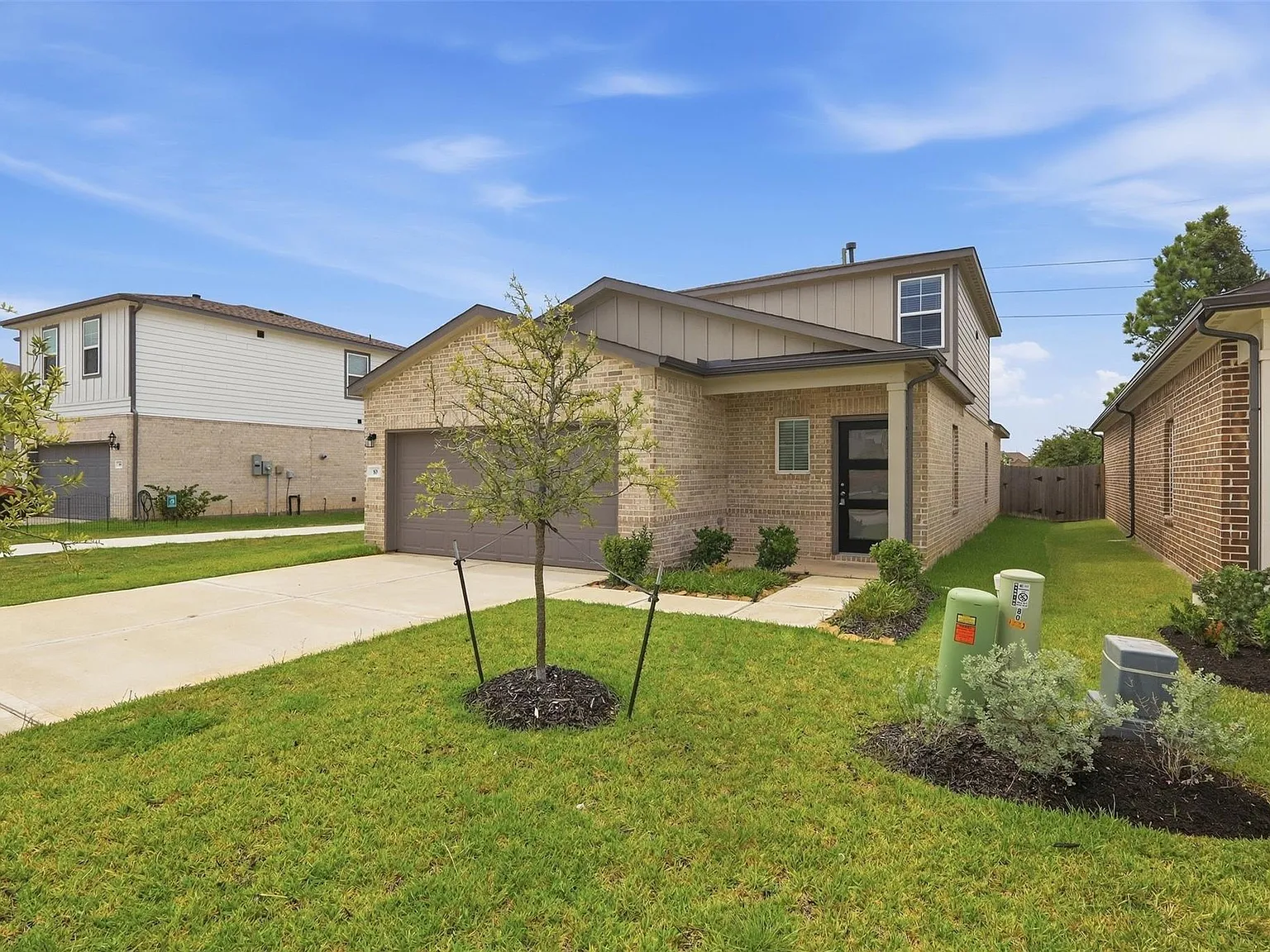 5 bed, 2.5 bath, 2250 sqft, $2,350 — Photo 2